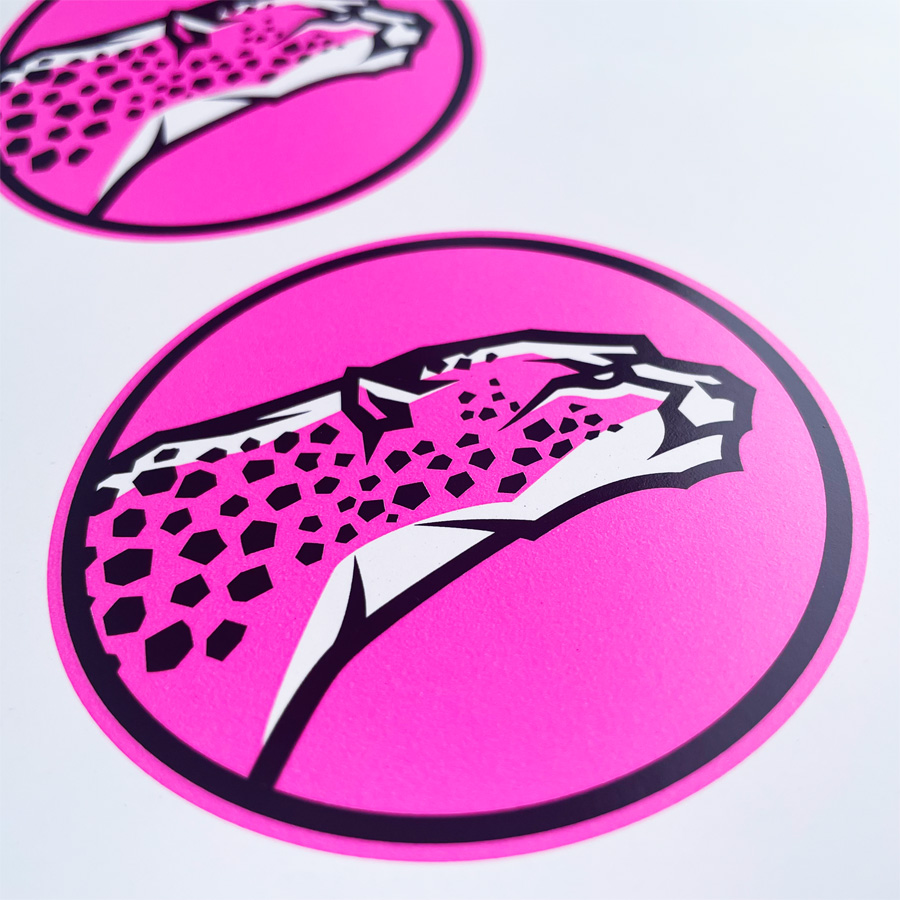 蛍光色(ネオンピンク)で印刷した制作物